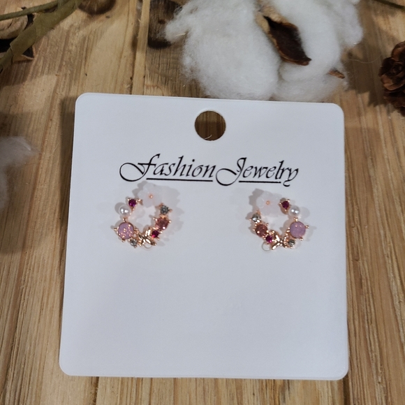 🎊🎊NEW🎊🎊GORGEOUS!! Dainty Wreath Earrings in ROSE GOLD Plating - Picture 12 of 16
